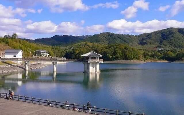 白川ダムは奈良で女装子、男の娘、ニューハーフと出会いがあるスポット